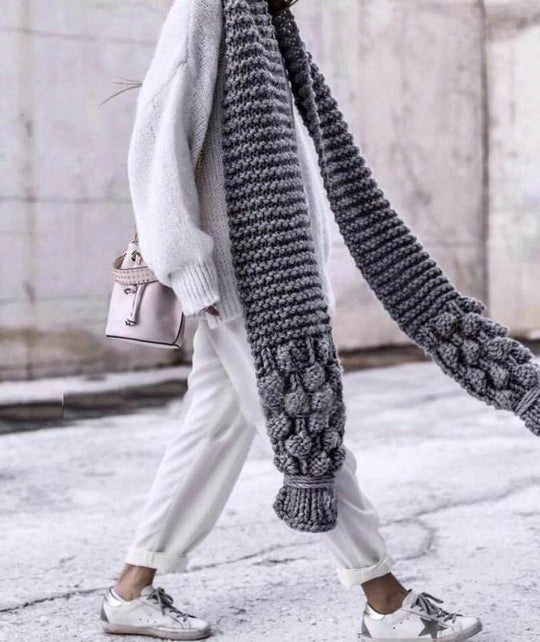Damen modischer Strickschal mit strukturiertem Zopfmuster und oversize Schnitt EB