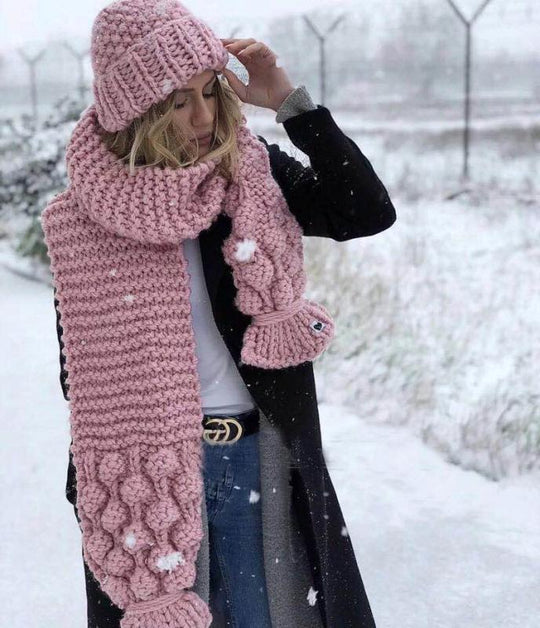 Damen Kuscheliger, handgefertigter Strickschal mit modischem Zopfmuster und extra weitem Design EB