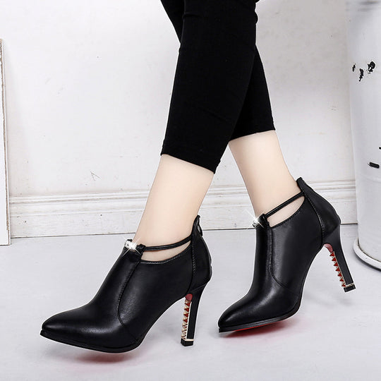 Damen nan elegante knöchelhohe Stiefelette mit spitzer Form Schmuckriemen und goldbesetztem Stilettoabsatz EB