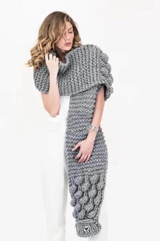 Damen Kuscheliger, handgefertigter Strickschal mit modischem Zopfmuster und extra weitem Design EB