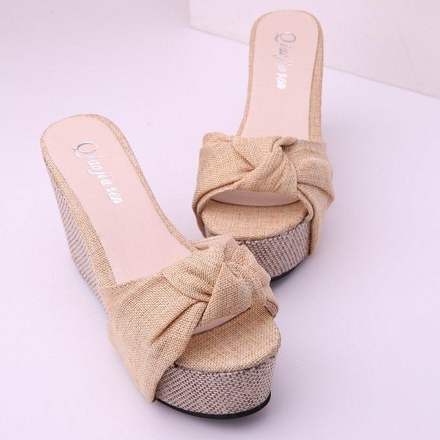 Damen nan Keil-Pantolette mit hohem Bast-Plateau und gedrehtem Textilriemen EB