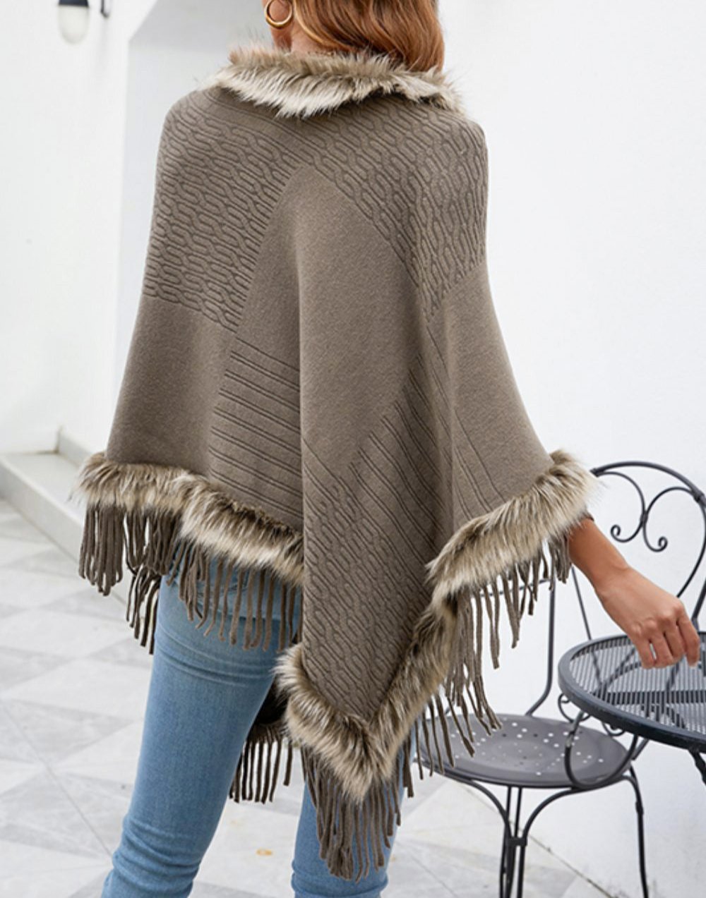 EB | Elegante Damen Poncho mit Pelzkragen und Fransen