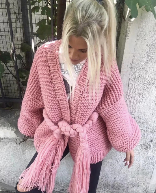 Damen Grobstrickjacke mit geflochtenem Gürtel und voluminösen Ärmeln EB