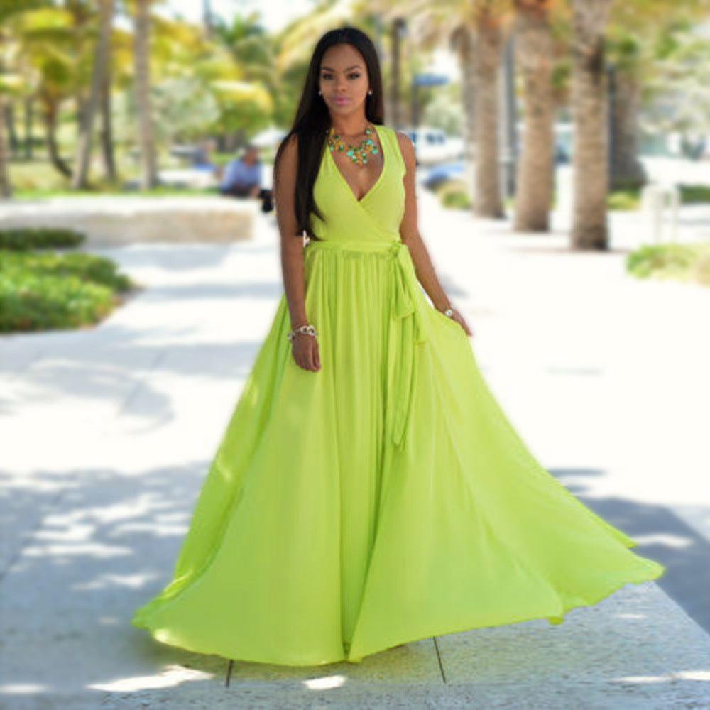 Damen Maxikleid mit tiefem V-Ausschnitt und seitlichem Schlitz EB