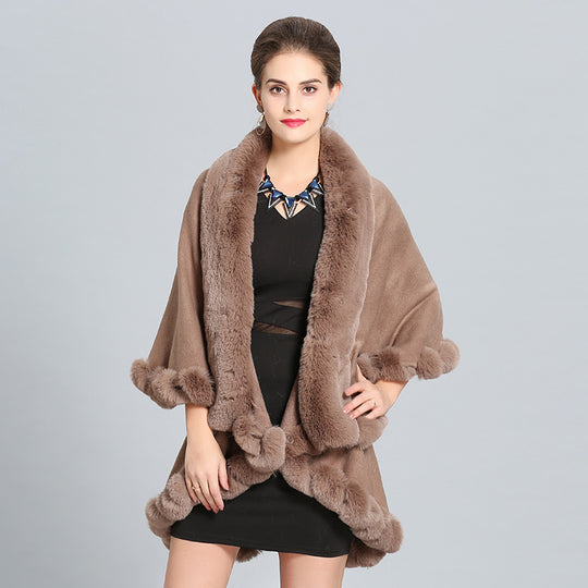 Damen Kapuzenponcho mit luxuriösem Fellkragen und eleganter Umrandung EB