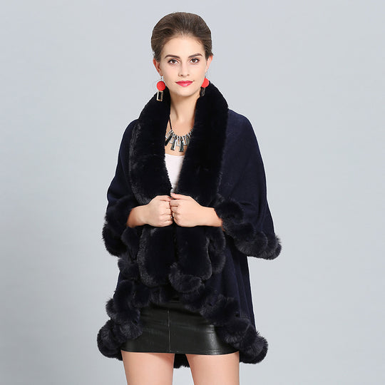 Damen Kapuzenponcho mit luxuriösem Fellkragen und eleganter Umrandung EB