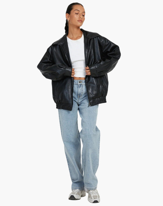EB | Oversize Kunstlederjacke - Modischer Streetstyle-Look für Freizeit & Alltag