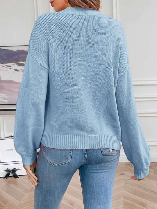 EB | Strickcardigan mit Blütendetails Offene Vorderseite Feminin und Stylisch