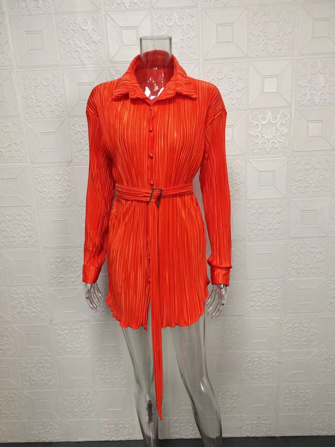 EB | Langärmeliges Kleid mit Schnürsenkeln und elastischer Taille