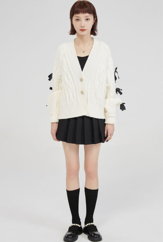 EB | Strickjacke mit Schleifendetails
