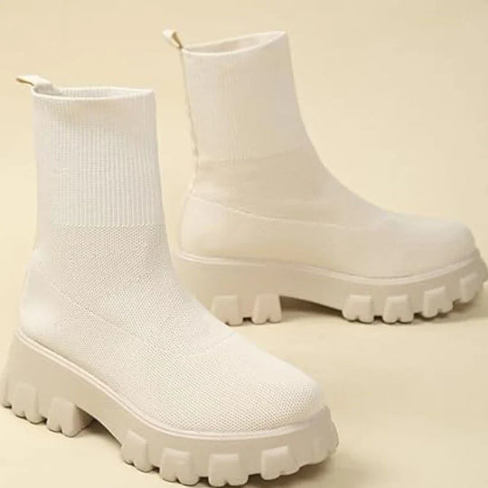 EB | Gestrickte Knöchelstiefeletten mit trendiger Sohle