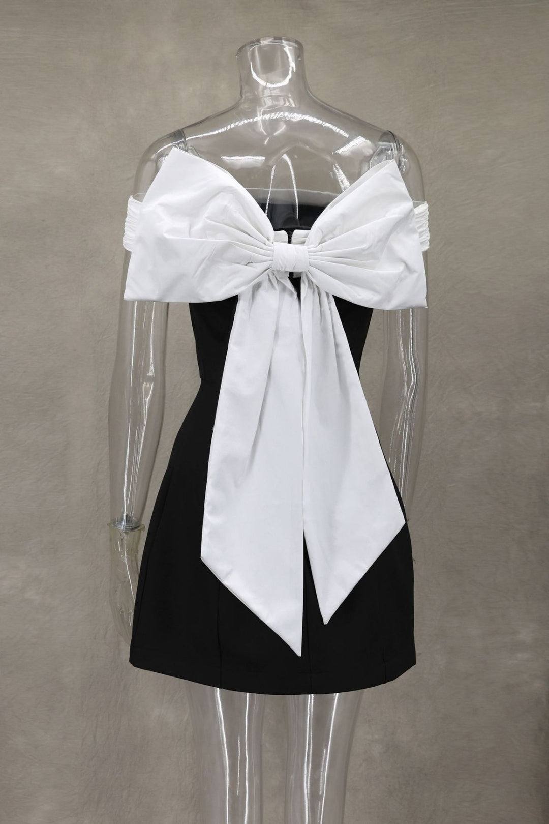 EB | Ein-Wort-Schulter schwarz-weißes Kleid mit kontrastierender Schleife