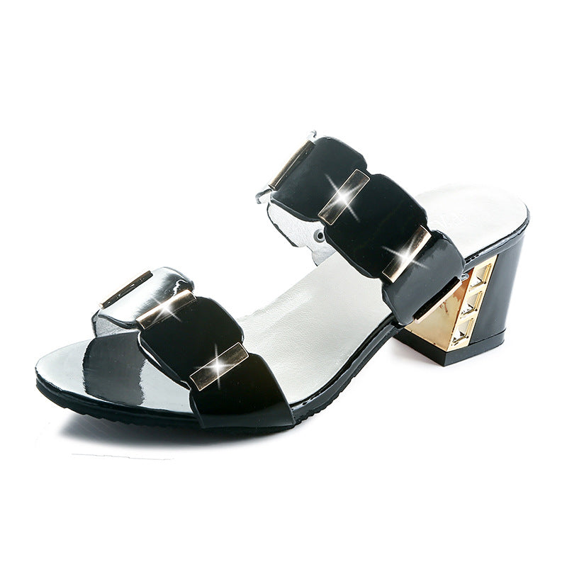 Damen nan zweiriemige Lack-Pantolette mit Goldapplikation und mittelhohem Blockabsatz EB