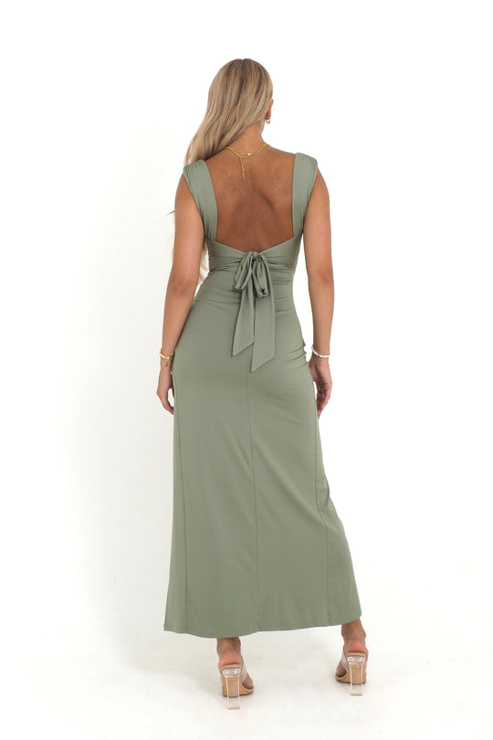 EB | Ellie Midikleid