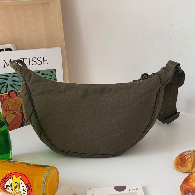 EB | Halbmondförmige Tasche