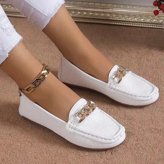 Slipper aus Leder mit klobigen Kettendetails EB EB