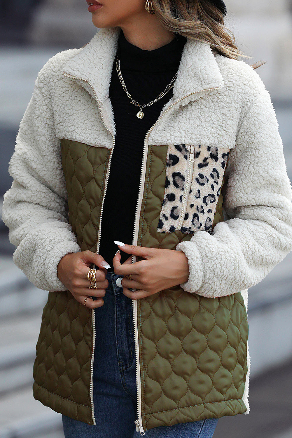 EB | Zip-Jacke mit Stehkragen aus Sherpa mit Leoparden-Patches