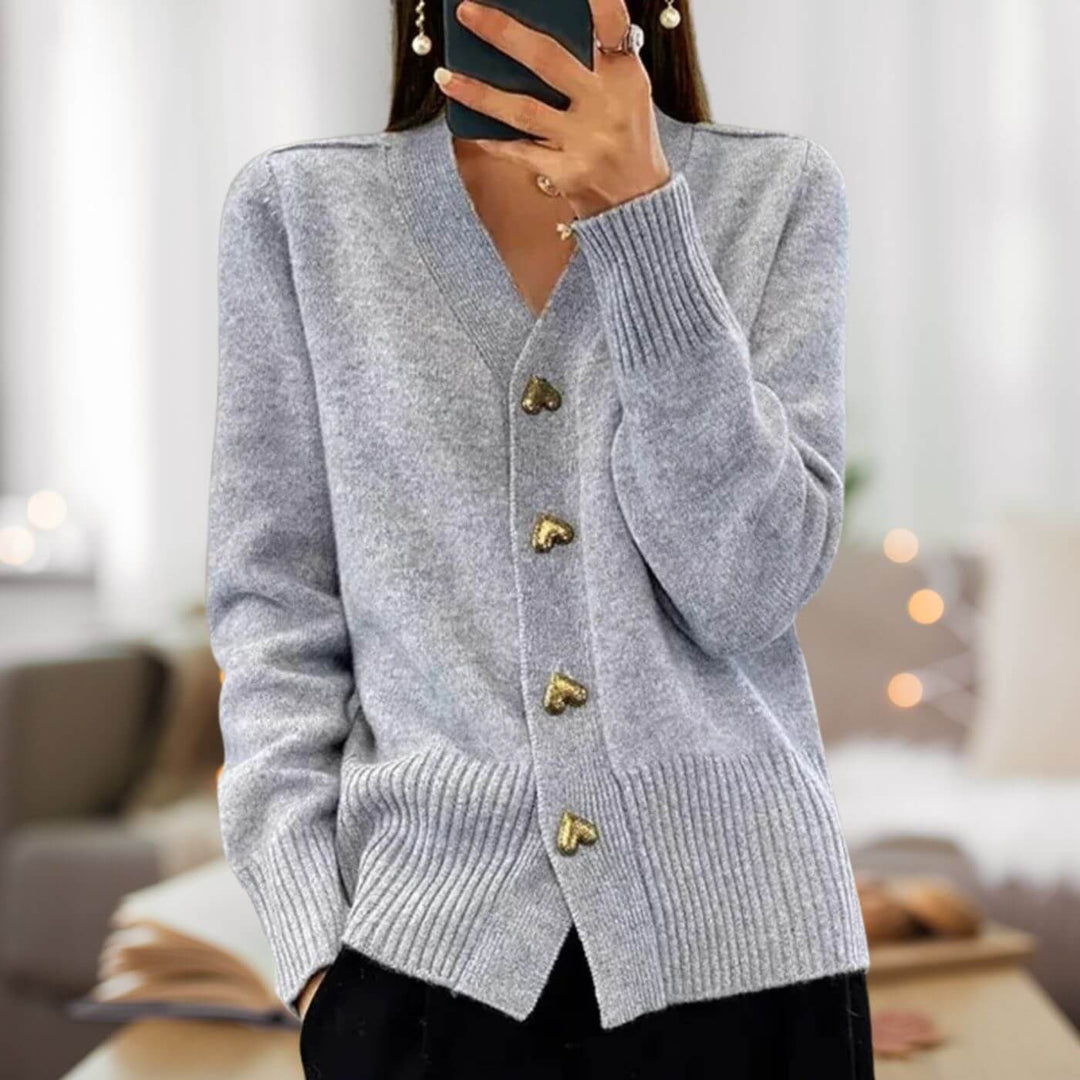 EB | Stylischer Cardigan mit Herzknopf-Akzenten