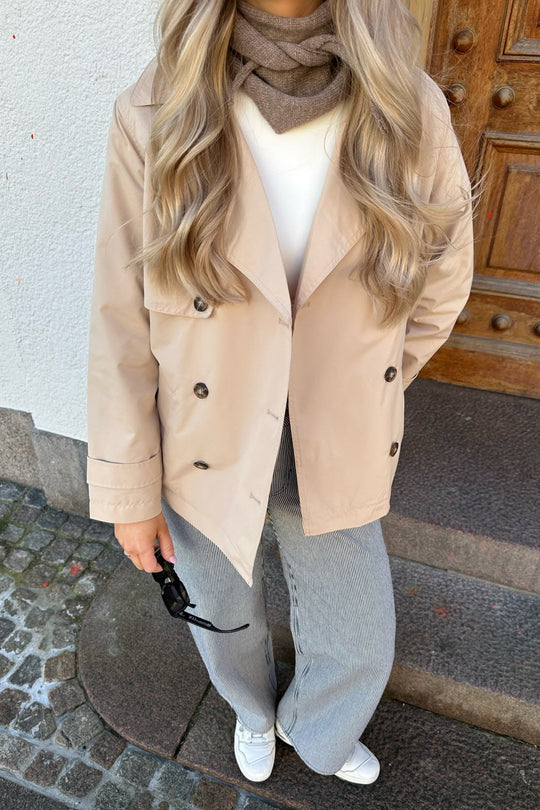 EB | Kurzer Trenchcoat für Die Übergangszeit