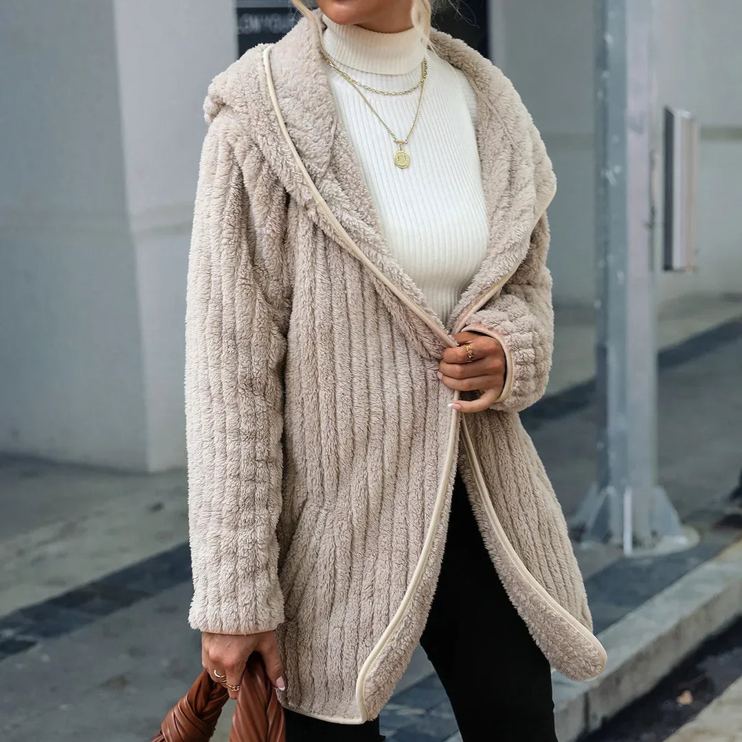 EB | Knopflose Plüschjacke