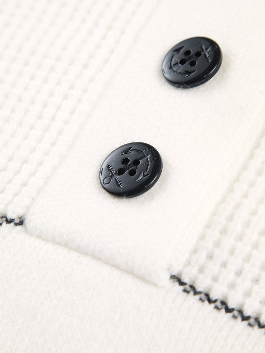 EB | Gestickter Pullover mit Knöpfen Baumwolle Klassisch und Komfortabel