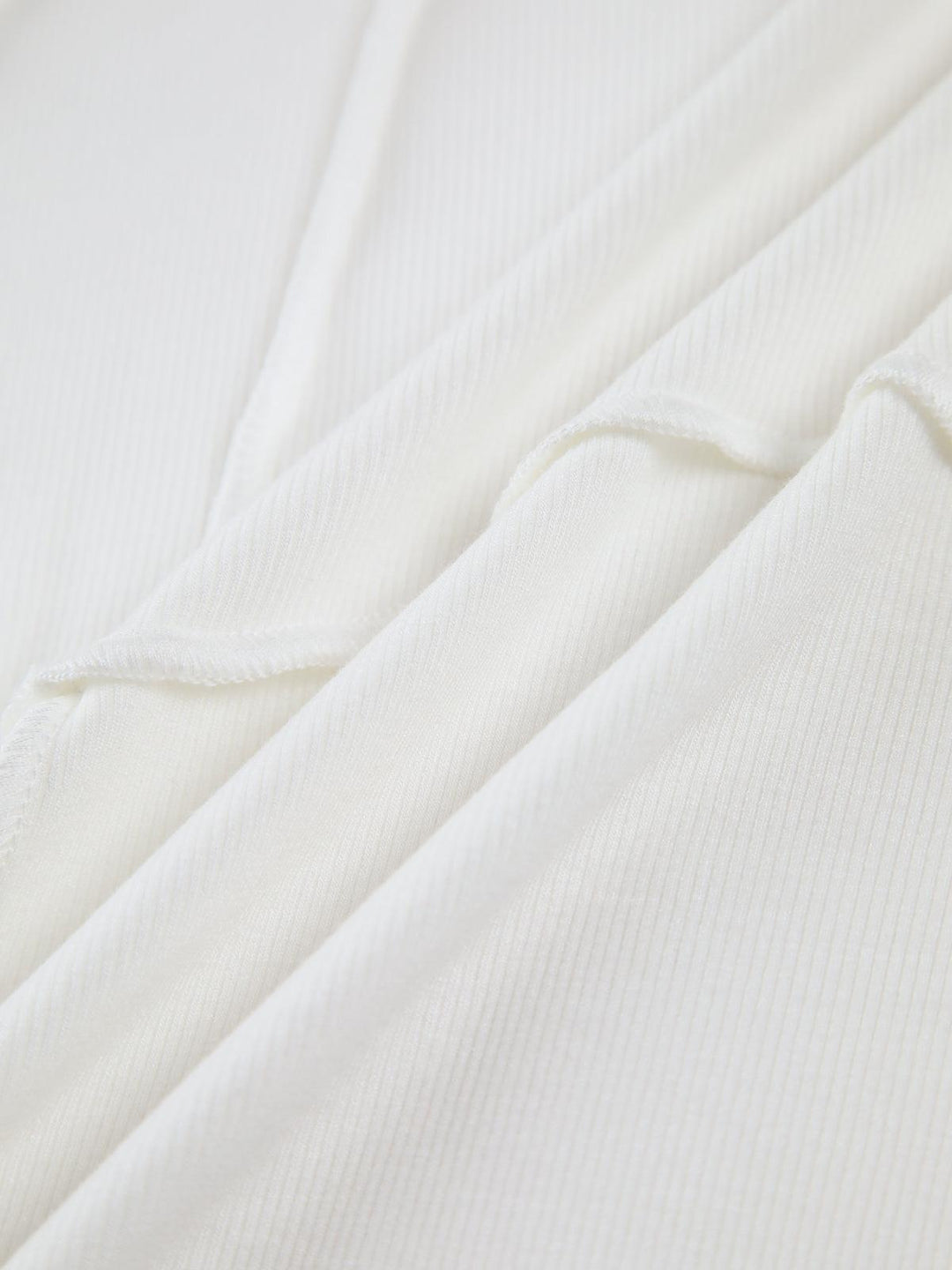 EB | Figurbetonte Bluse mit Nahtdetails Elegant und Modern
