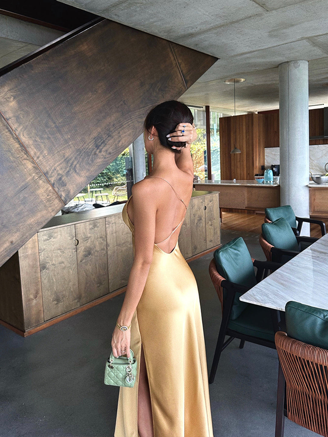 EB | Satinrückenfreies Maxikleid mit Schlitz