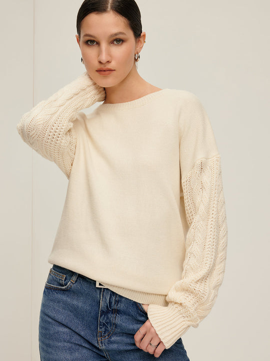 EB | Strickpullover mit Kabelstrickärmeln Lockere Passform und Moderne Details Bequem und Zeitlos