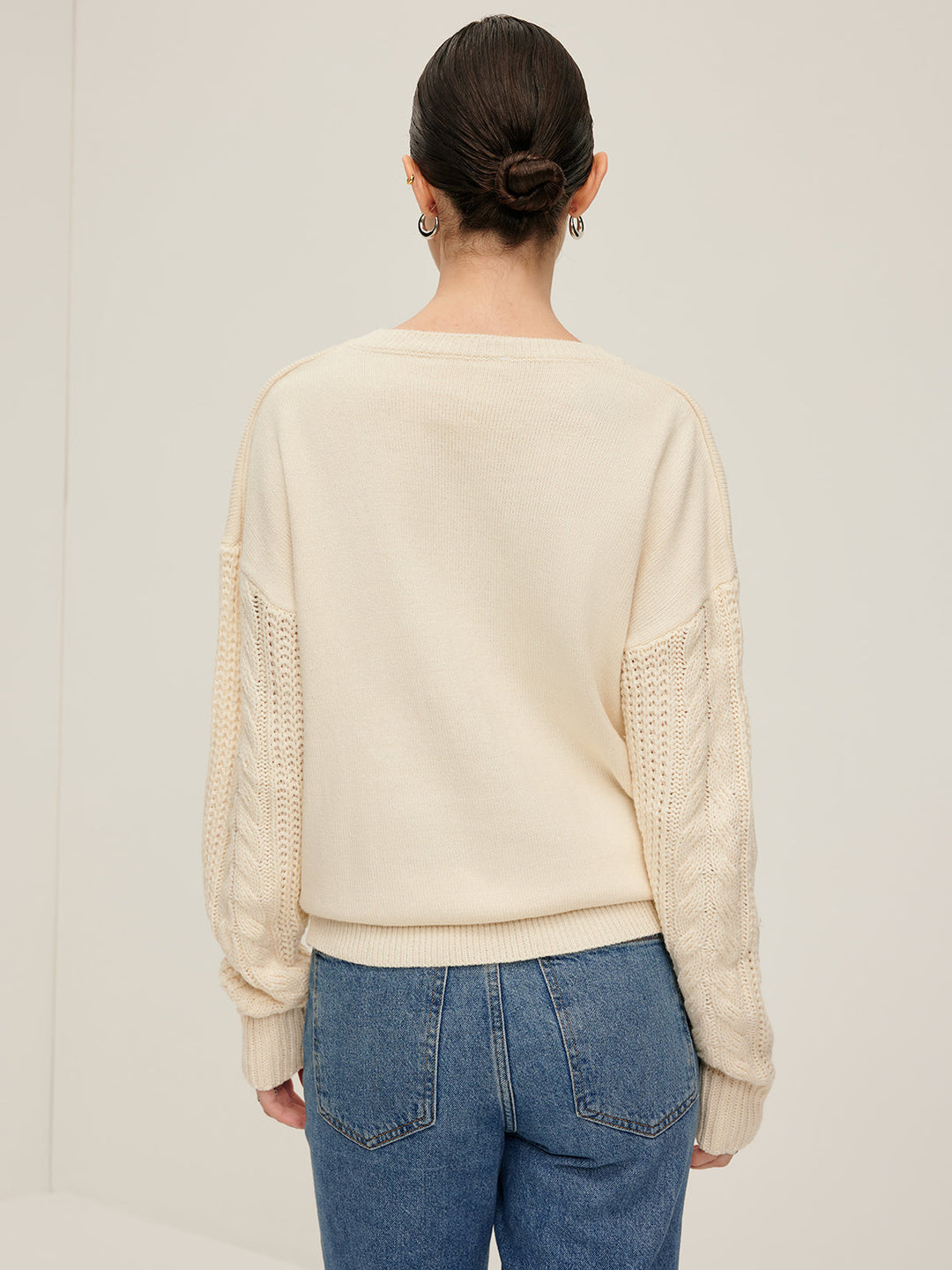 EB | Strickpullover mit Kabelstrickärmeln Lockere Passform und Moderne Details Bequem und Zeitlos