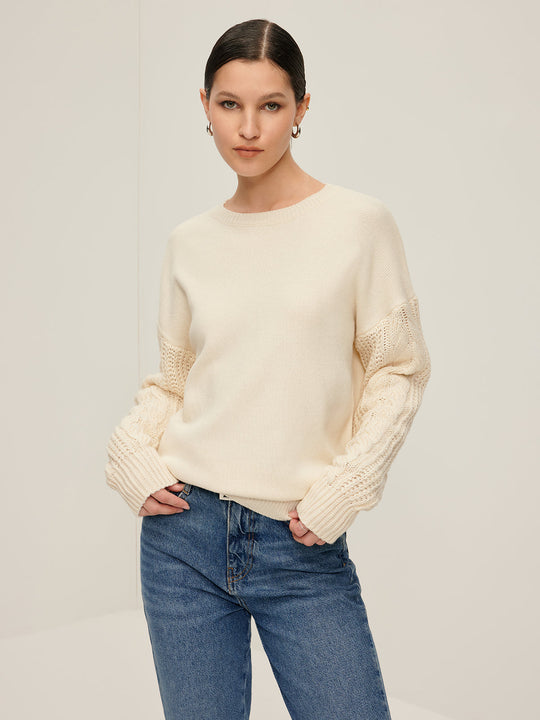 EB | Strickpullover mit Kabelstrickärmeln Lockere Passform und Moderne Details Bequem und Zeitlos