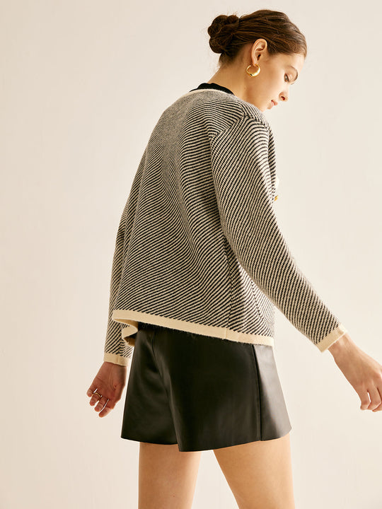 EB | Tweed Cardigan Kontrastdetails und Goldknöpfe Klassisch und Sophisticated
