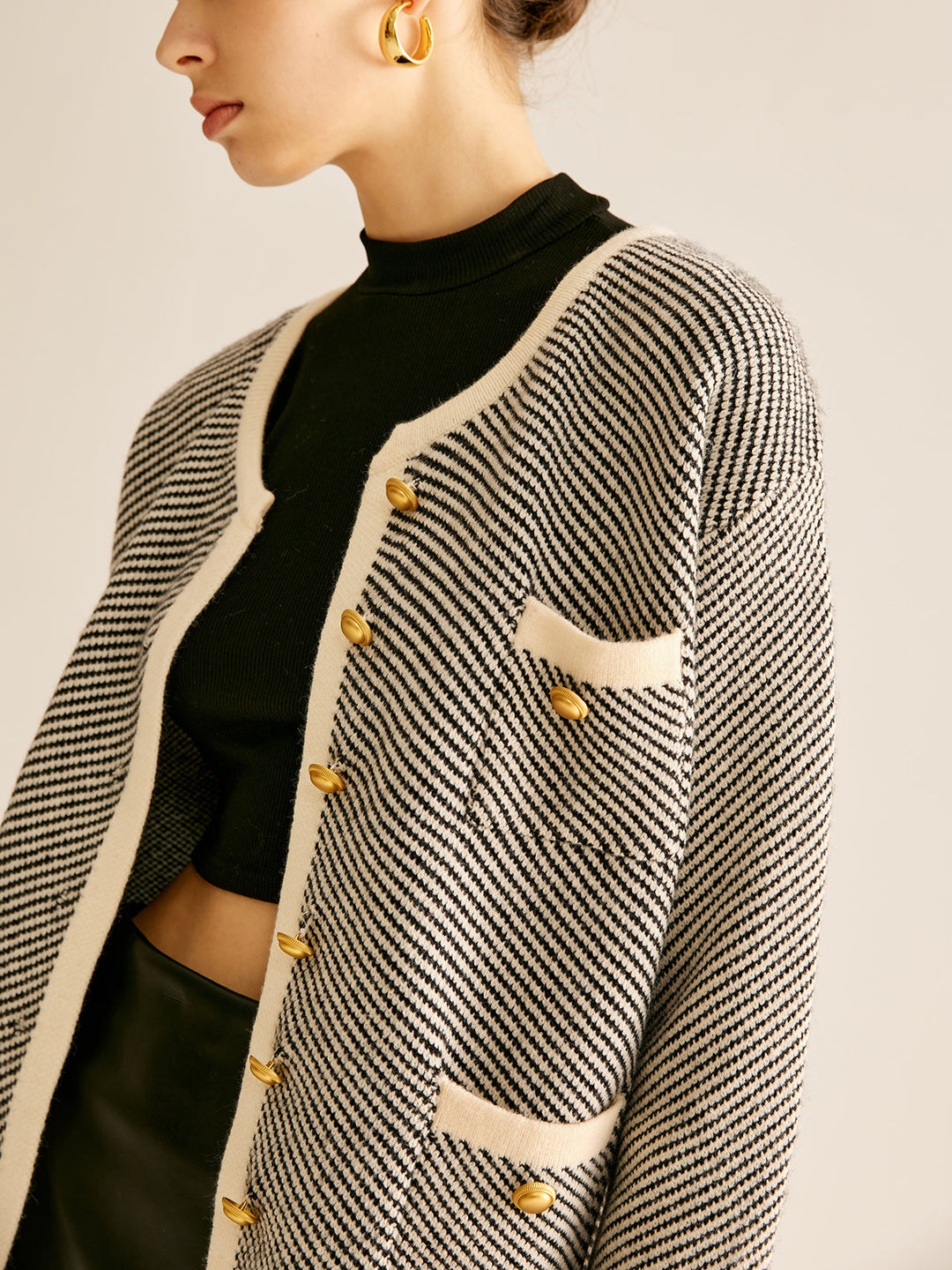 EB | Tweed Cardigan Kontrastdetails und Goldknöpfe Klassisch und Sophisticated