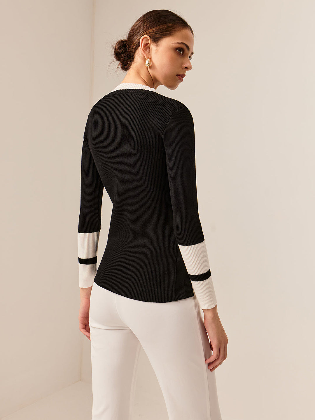 EB | Rippstrickbluse Kontrastelemente Modern und Elegant