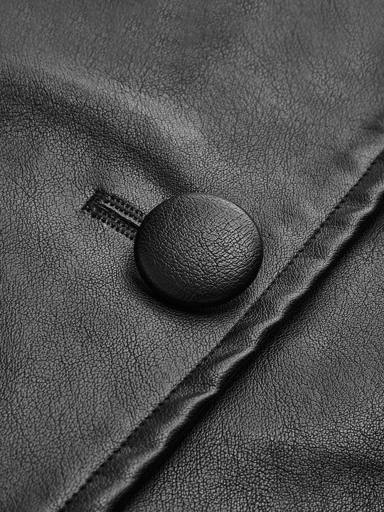 EB | Gürtelte Kunstlederjacke