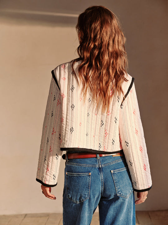 EB | Kontrastpaspel Kurze Jacke