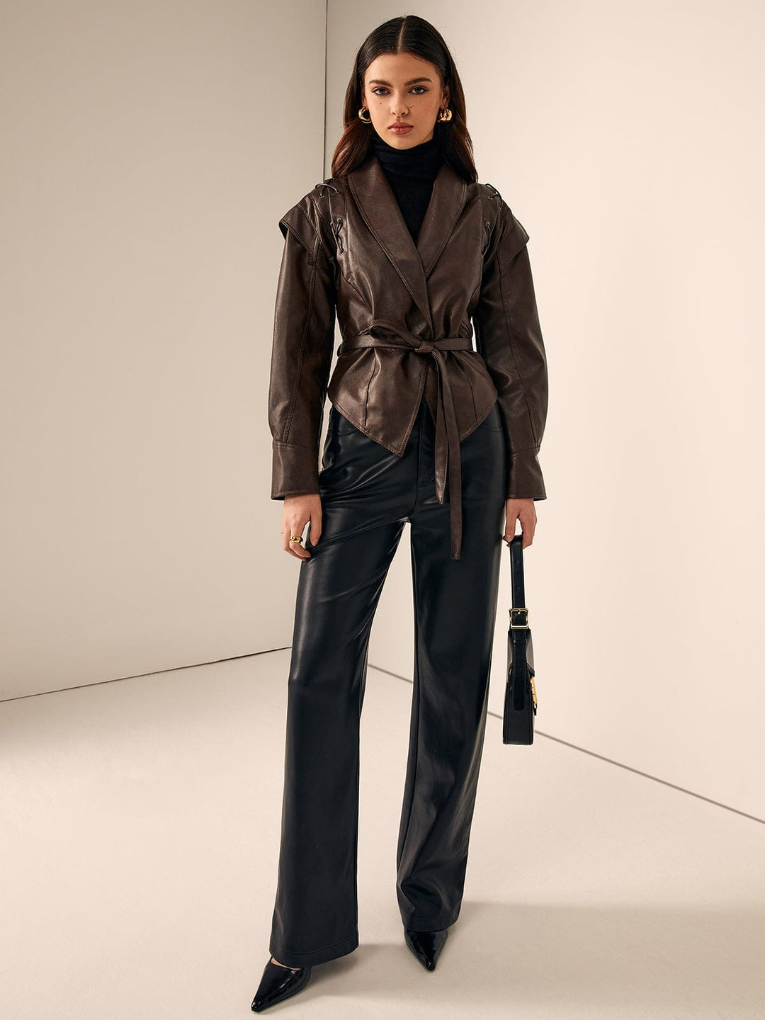 EB | Taillierter Lederblazer mit Gürtel Elegant & Modern