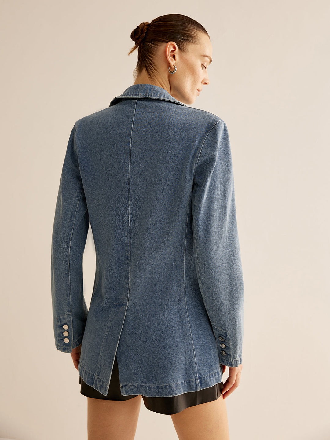 EB | Denimjacke mit Knopfverschluss Klassischer Schnitt Lässig und Vielseitig