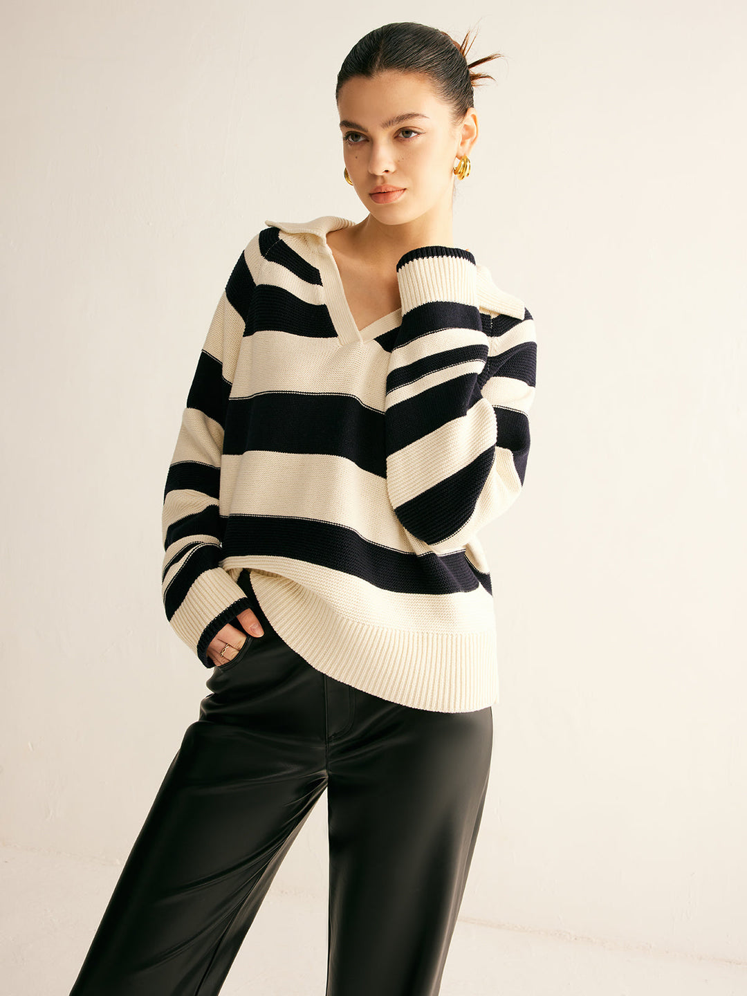 EB | Gestrickter Pullover Gestreiftes Design und Kragen Entspannt und Stilvoll