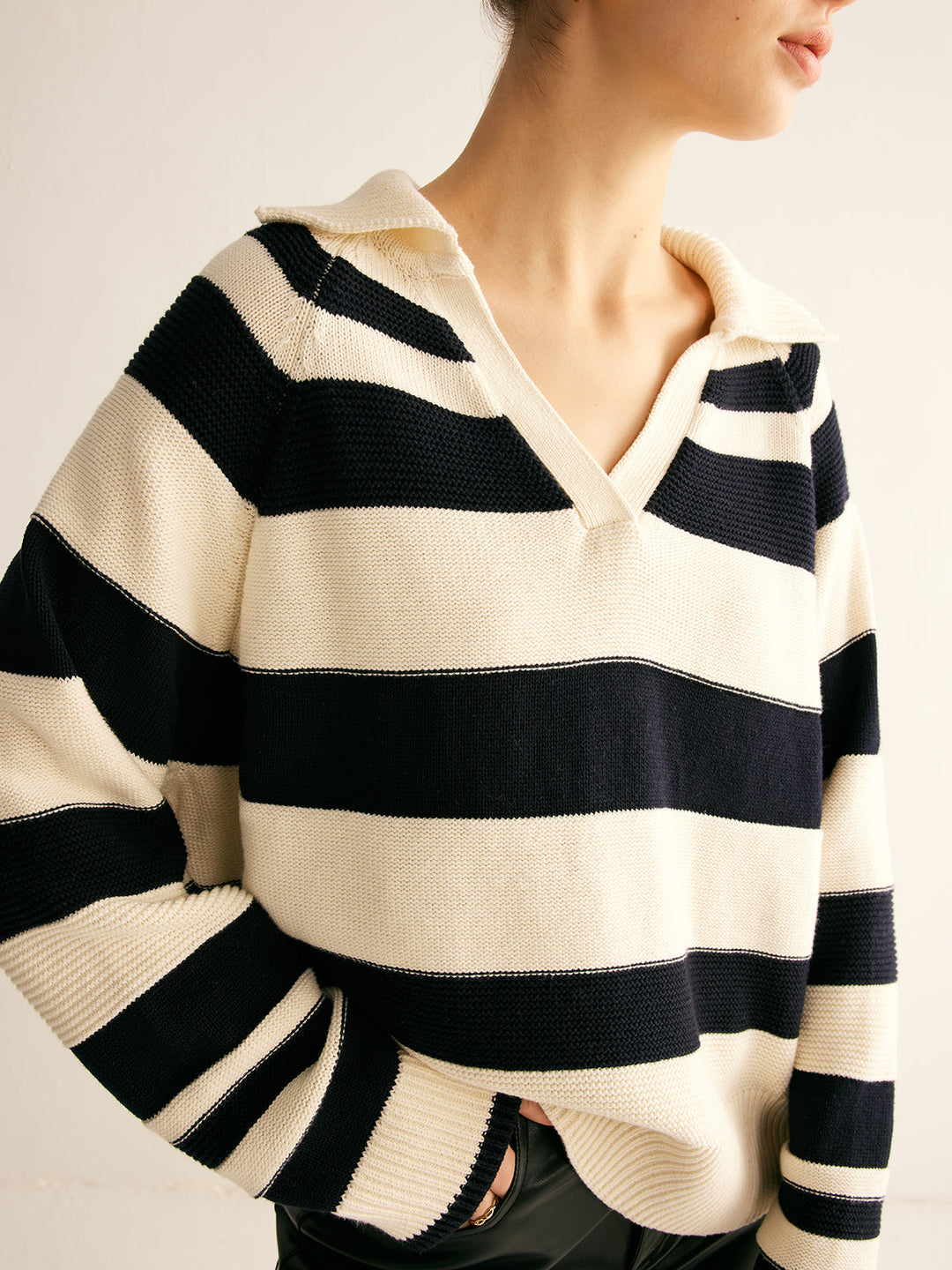 EB | Gestrickter Pullover Gestreiftes Design und Kragen Entspannt und Stilvoll