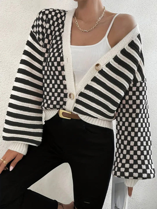 EB | Strickcardigan mit Grafischem Muster Oversized Passform und Knopfverschluss Modern und Trendy