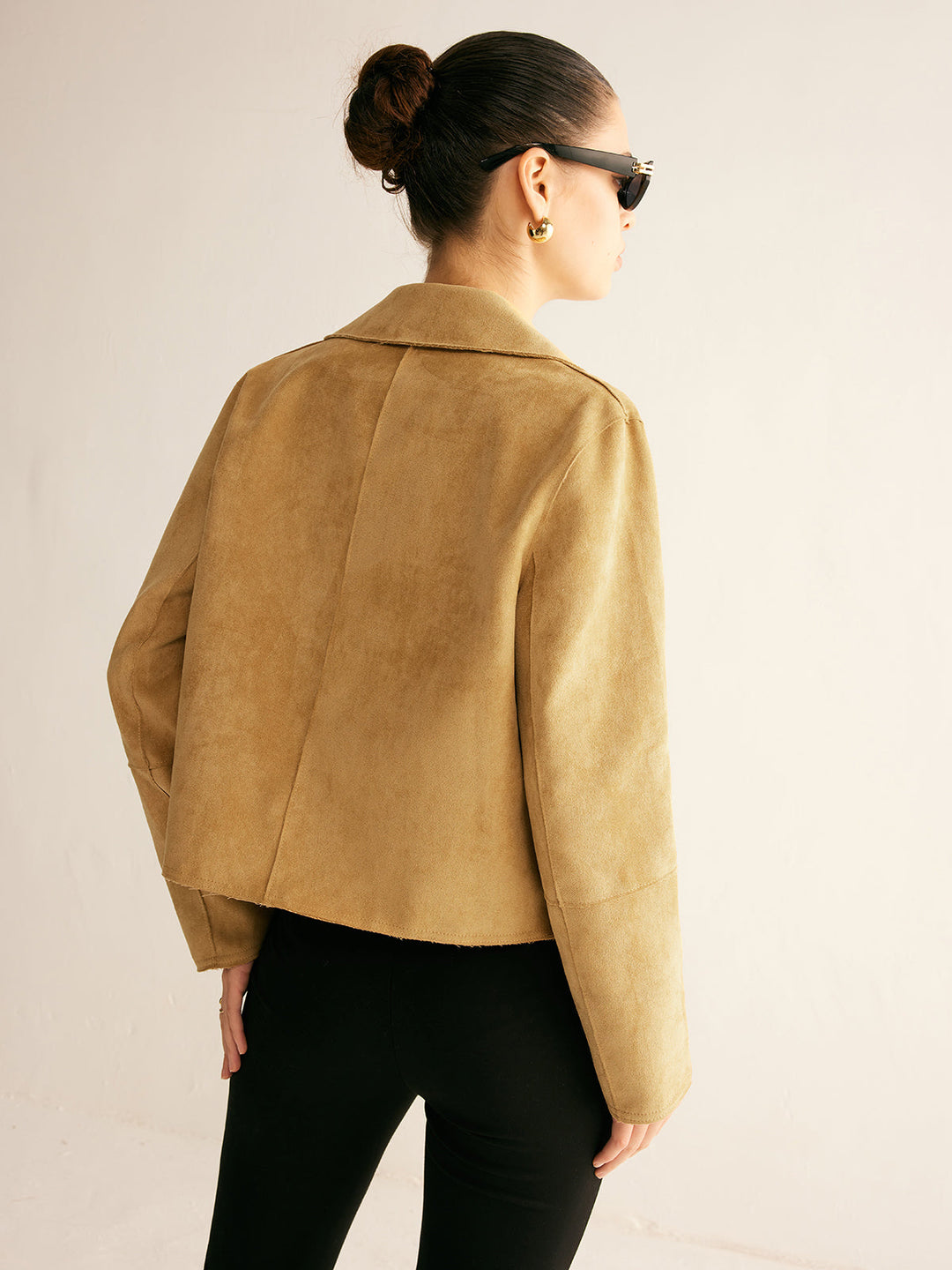 EB | Kurze Jacke Im Wildlederlook Gerade Schnitt Cool und Zeitlos