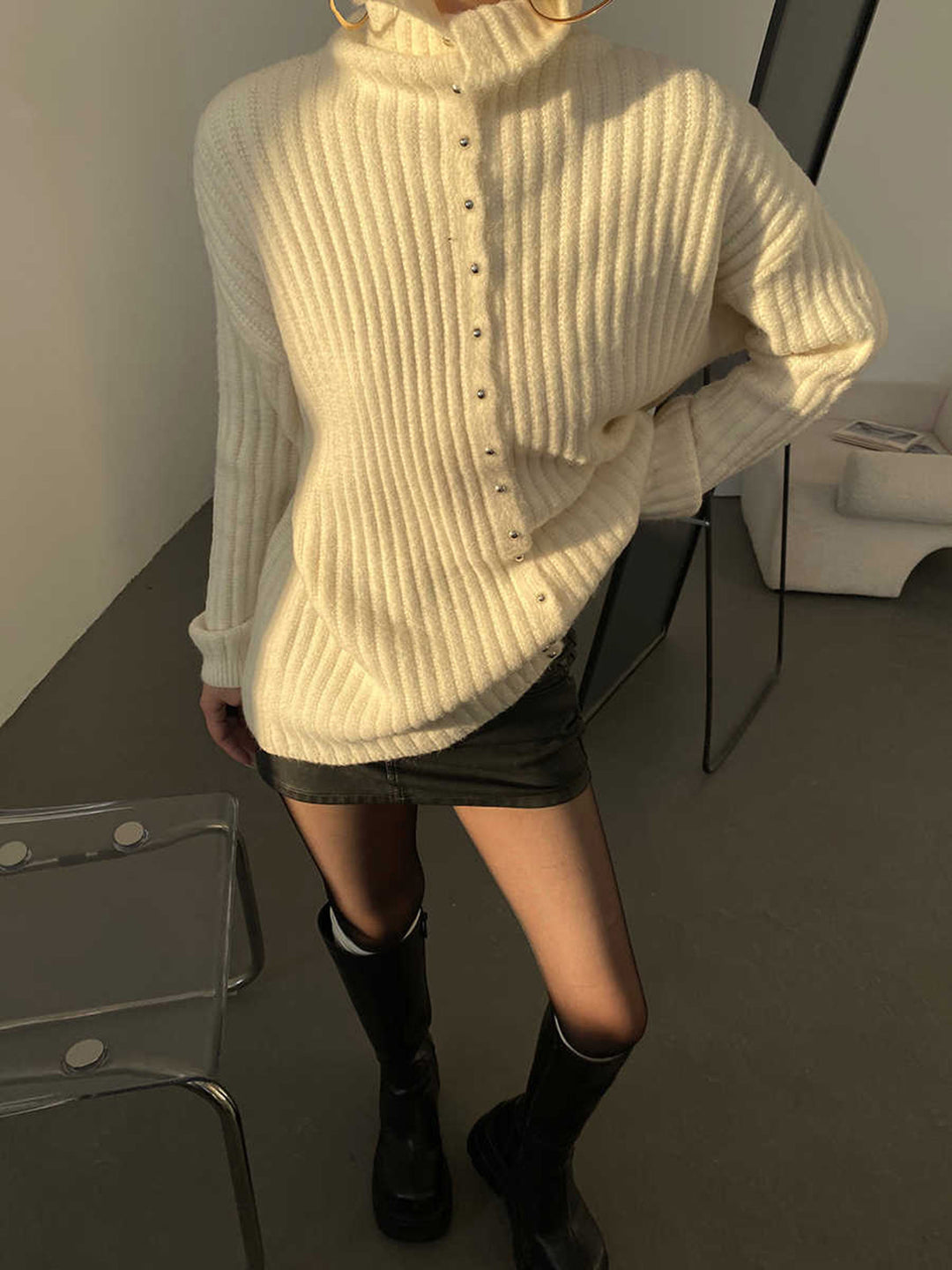 EB | Off-shoulder Cardigan mit Perlenknöpfen Ribstrick Elegant und Lässig