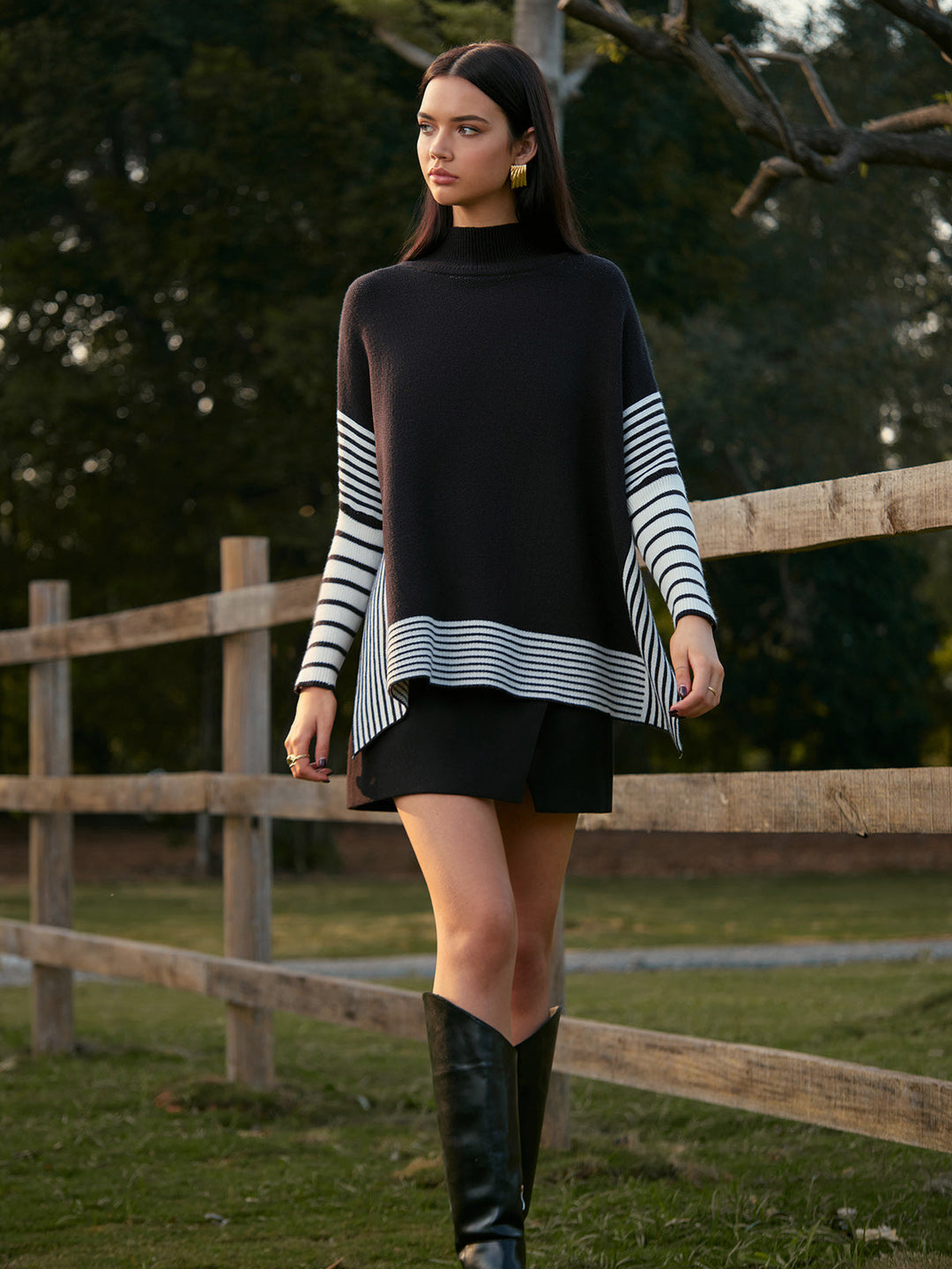 EB | Poncho mit Hohem Kragen Asymmetrischer Schnitt Modern und Bequem