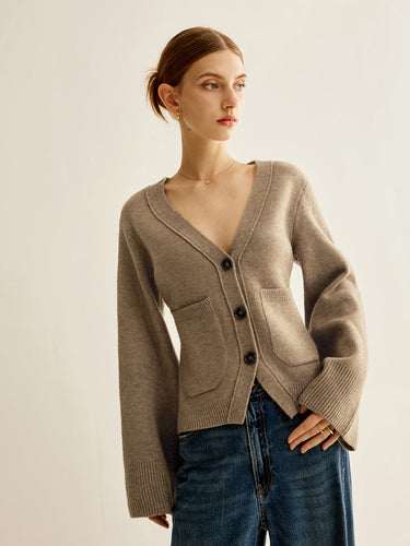 EB | Strickcardigan mit V-ausschnitt Taschen und Knöpfe Zeitloser Komfort