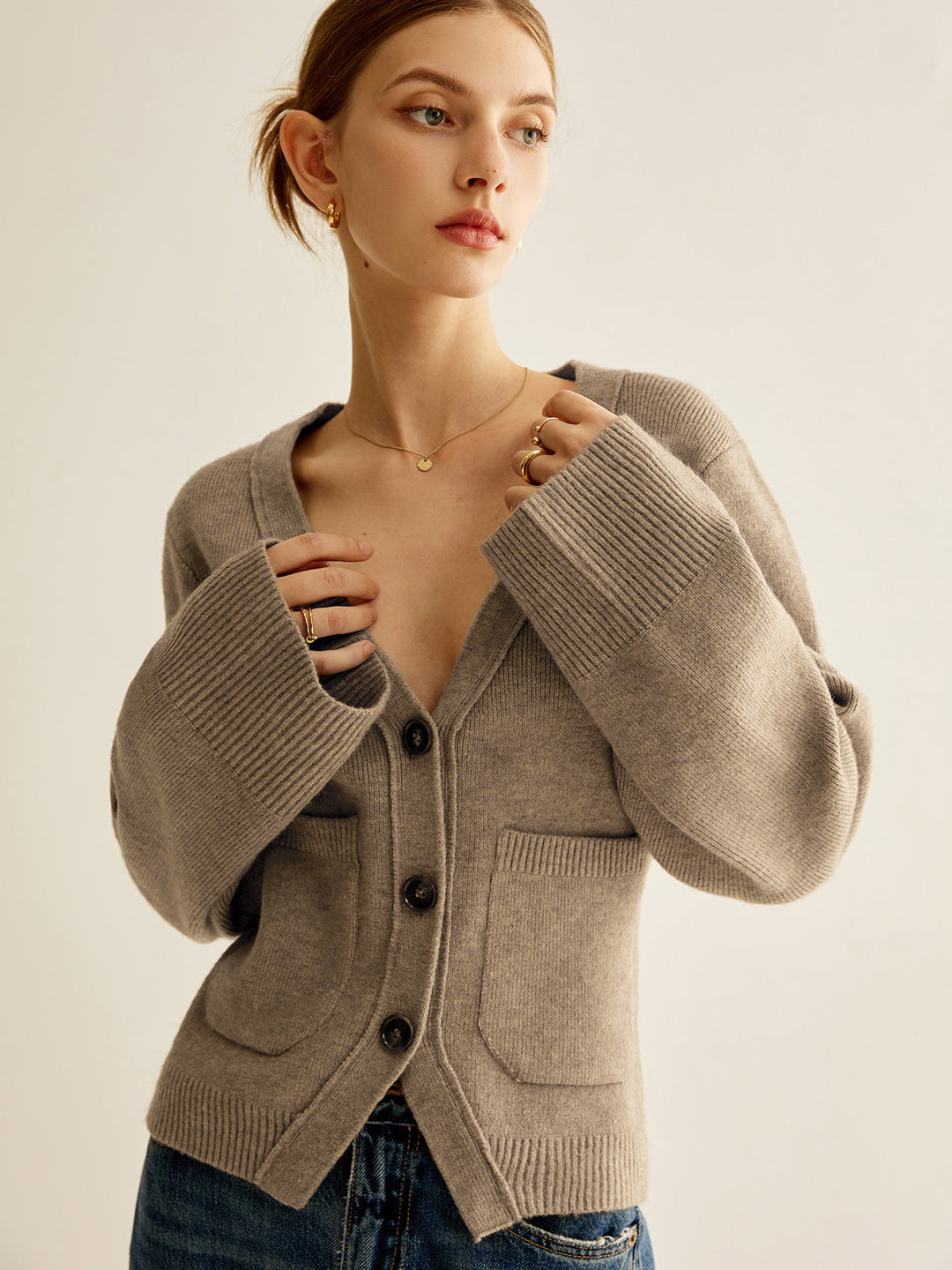 EB | Strickcardigan mit V-ausschnitt Taschen und Knöpfe Zeitloser Komfort