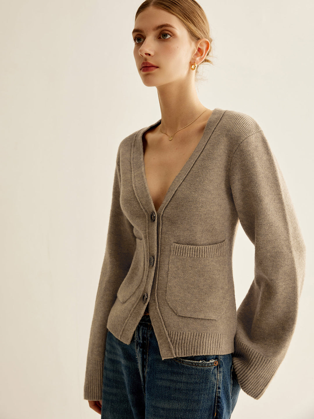 EB | Strickcardigan mit V-ausschnitt Taschen und Knöpfe Zeitloser Komfort