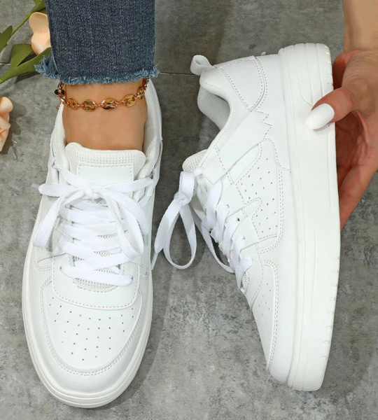 Stilvolle und bequeme Sneaker in einem einzigartigen Design EB