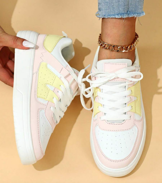 Stilvolle und bequeme Sneaker in einem einzigartigen Design EB