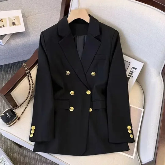 EB | Weiße Jacke mit Goldenen Knöpfen