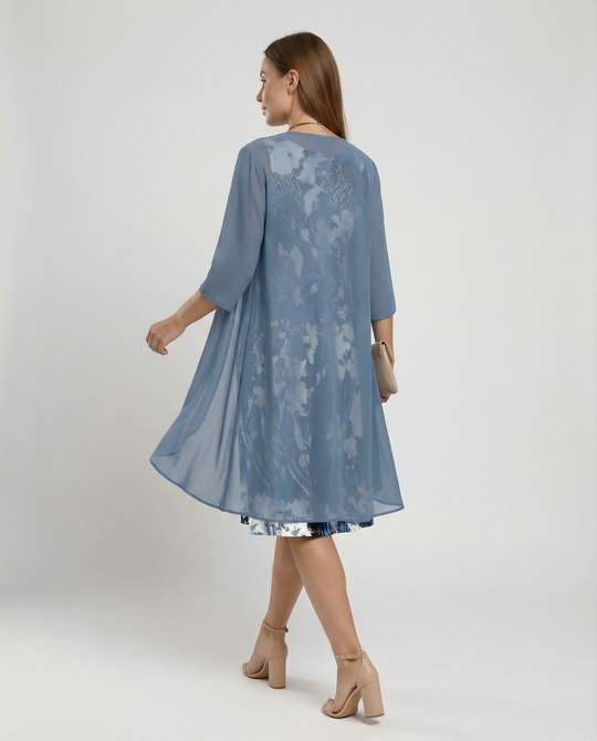 Stylisches Frauenkleid